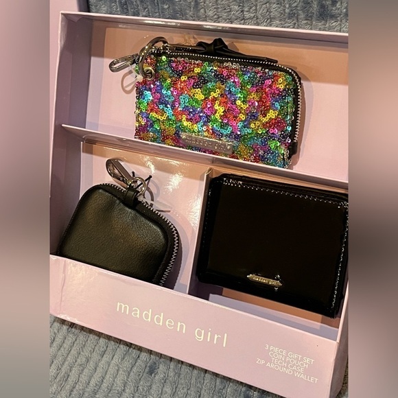 Madden Girl 3 piece gift set, new in box! - Picture 4 of 8